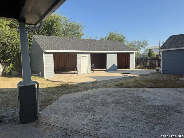 200 S 16TH ST Carrizo Springs, TX 78834