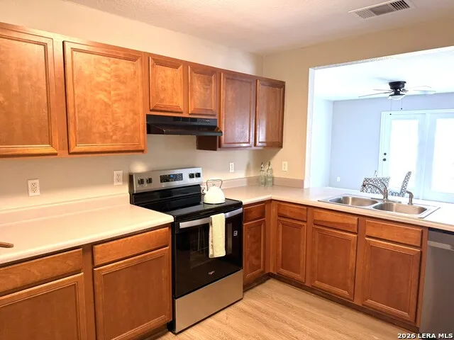 608 ROOSEVELT DR Seguin, TX 78155