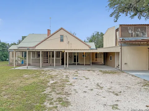 2722 ELLIS RD