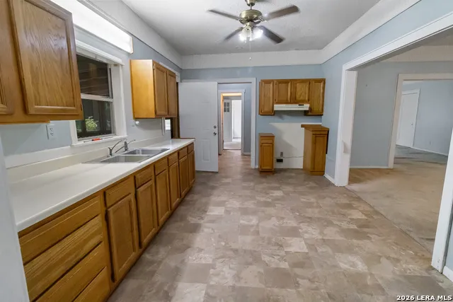 2722 ELLIS RD Beeville, TX 78102