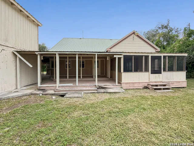 2722 ELLIS RD Beeville, TX 78102