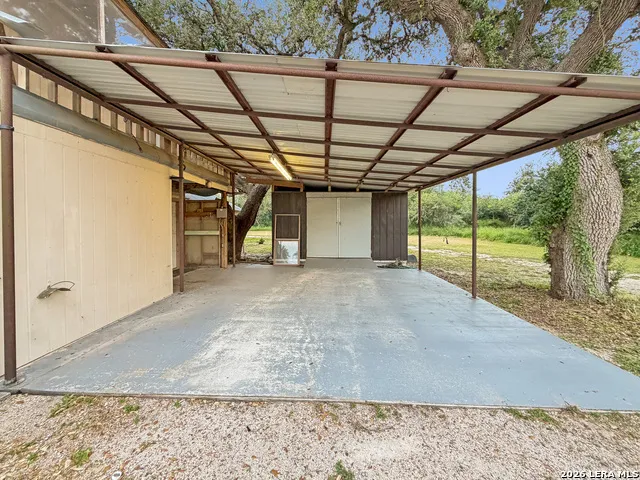 2722 ELLIS RD Beeville, TX 78102
