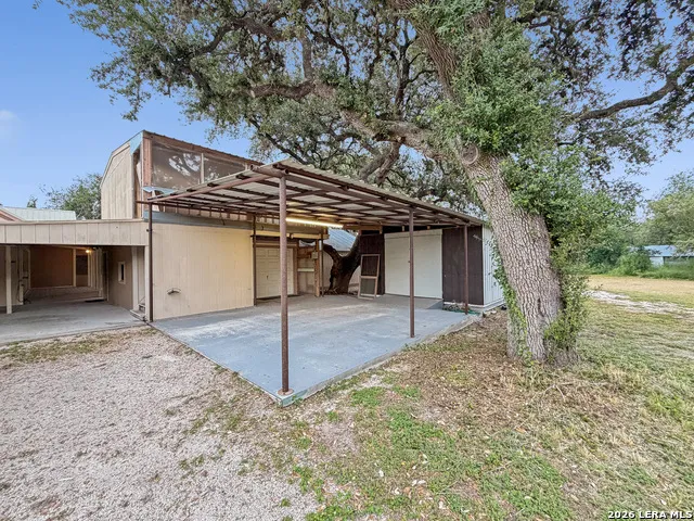 2722 ELLIS RD Beeville, TX 78102