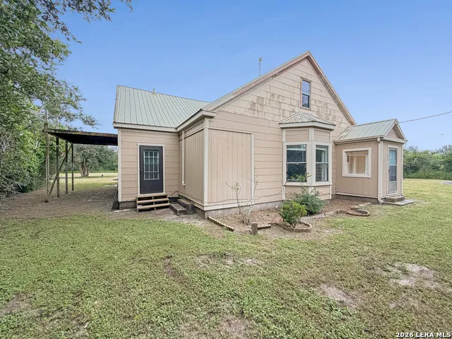 2722 ELLIS RD Beeville, TX 78102