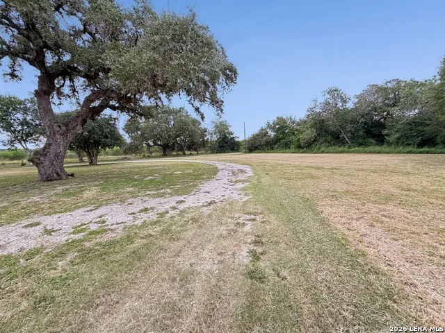 2722 ELLIS RD Beeville, TX 78102