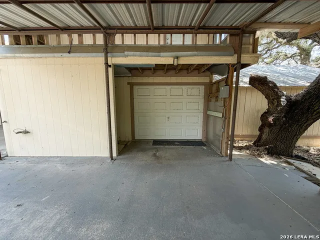 2722 ELLIS RD Beeville, TX 78102