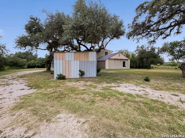 2722 ELLIS RD Beeville, TX 78102