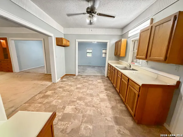 2722 ELLIS RD Beeville, TX 78102