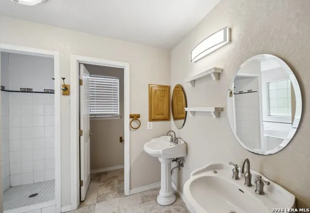 217 SKY VIEW DR Adkins, TX 78101