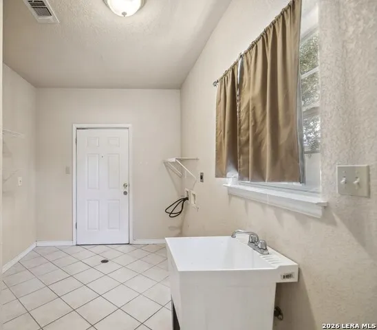 217 SKY VIEW DR Adkins, TX 78101