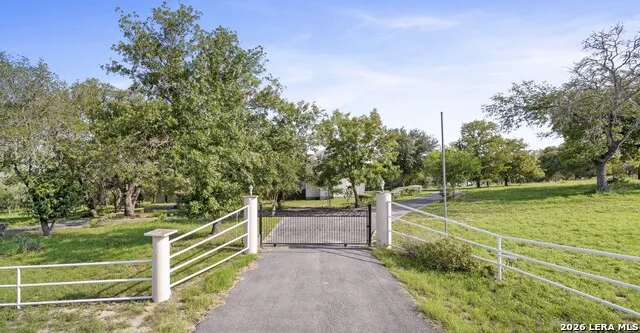 217 SKY VIEW DR Adkins, TX 78101