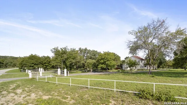 217 SKY VIEW DR Adkins, TX 78101