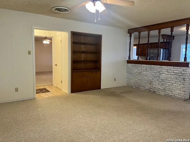 902 Oakridge Dr Pleasanton, TX 78064
