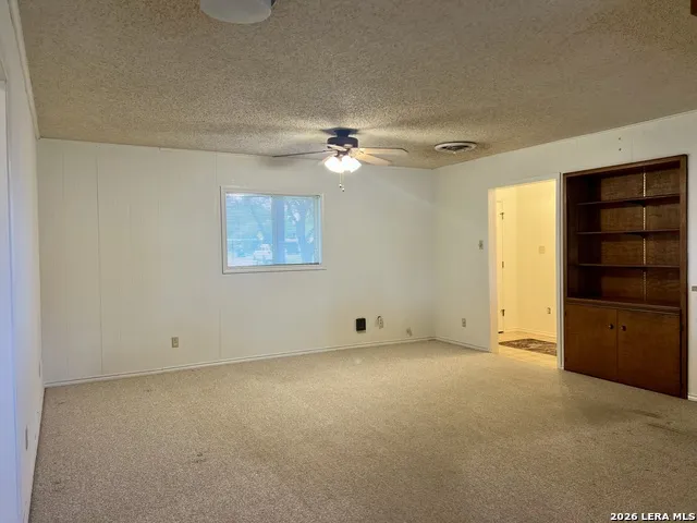 902 Oakridge Dr Pleasanton, TX 78064