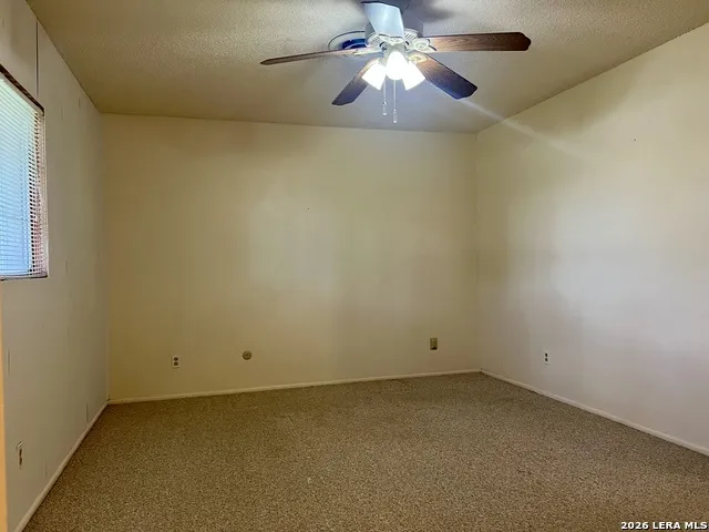 902 Oakridge Dr Pleasanton, TX 78064