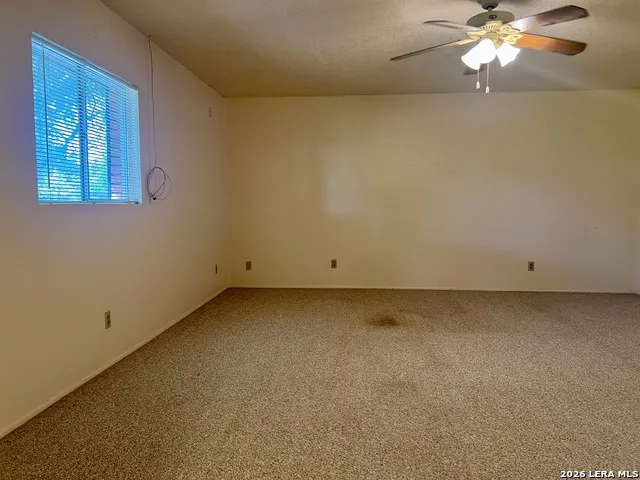 902 Oakridge Dr Pleasanton, TX 78064