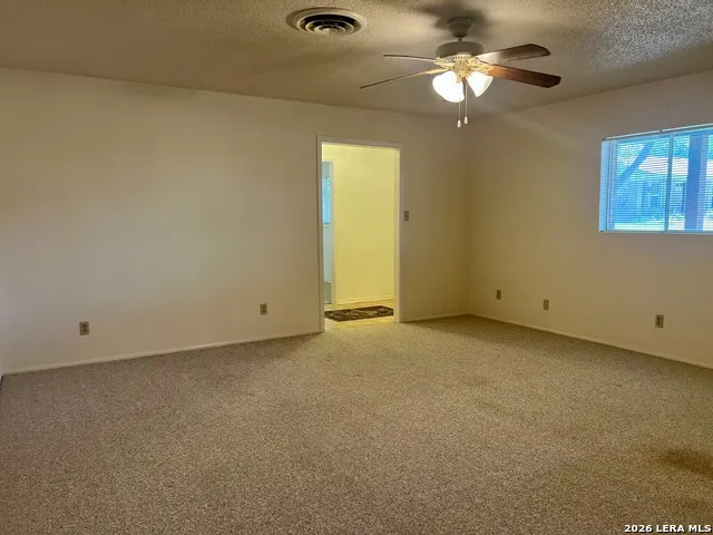 902 Oakridge Dr Pleasanton, TX 78064