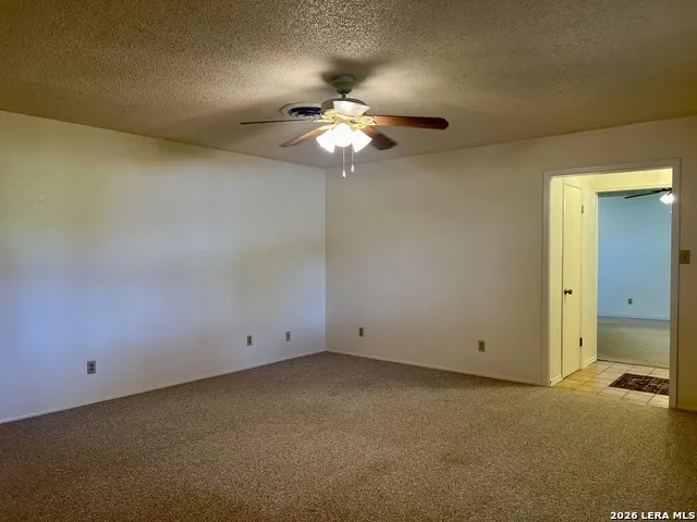 902 Oakridge Dr Pleasanton, TX 78064
