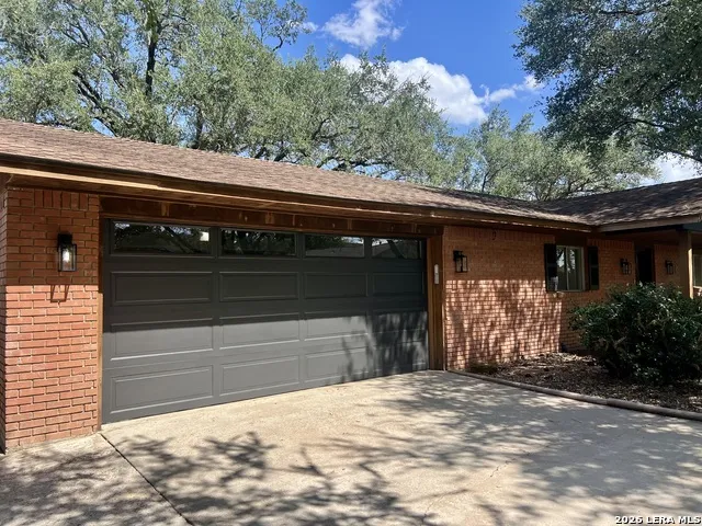 902 Oakridge Dr Pleasanton, TX 78064