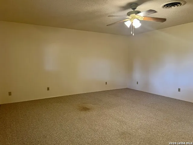 902 Oakridge Dr Pleasanton, TX 78064