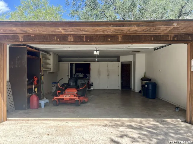902 Oakridge Dr Pleasanton, TX 78064