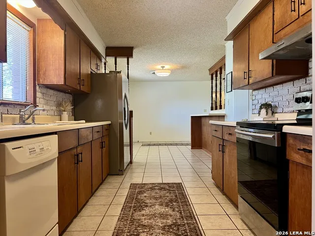 902 Oakridge Dr Pleasanton, TX 78064