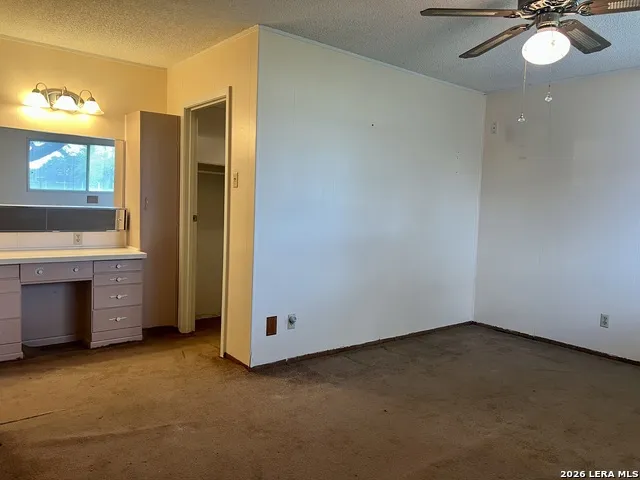 902 Oakridge Dr Pleasanton, TX 78064