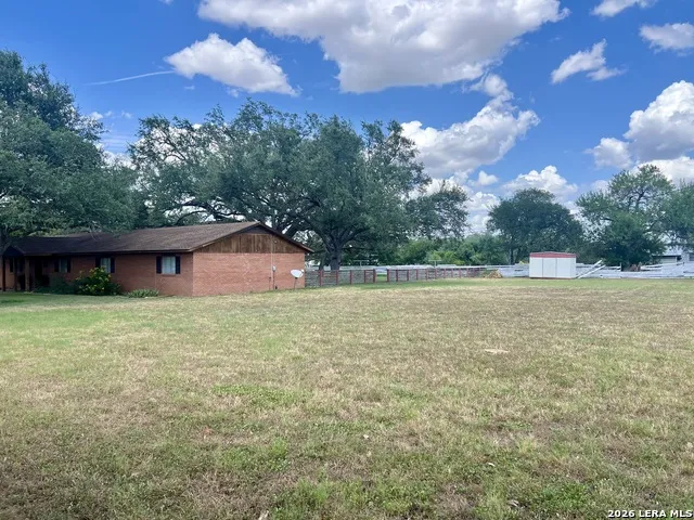 902 Oakridge Dr Pleasanton, TX 78064