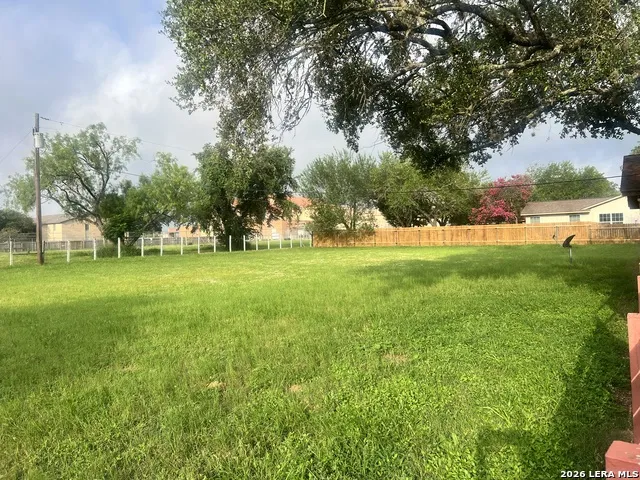 902 Oakridge Dr Pleasanton, TX 78064