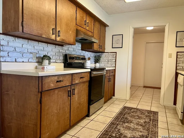 902 Oakridge Dr Pleasanton, TX 78064