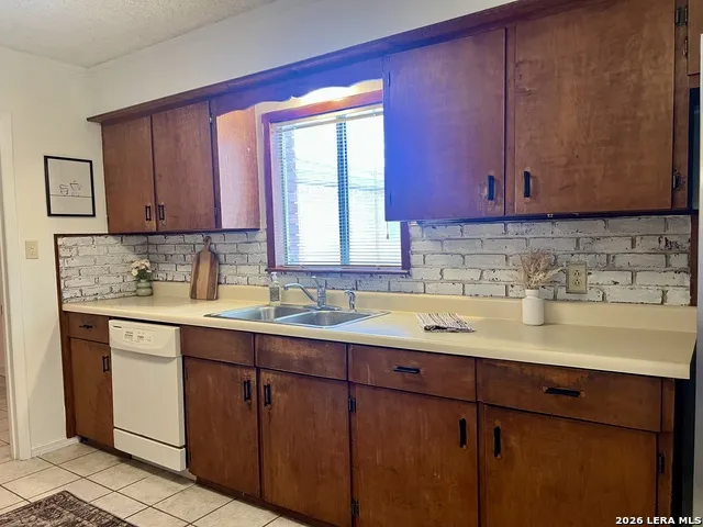 902 Oakridge Dr Pleasanton, TX 78064