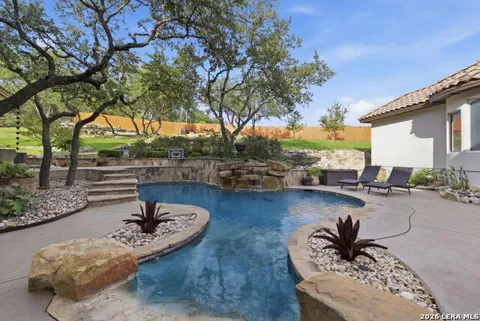 7805 Colonial Woods