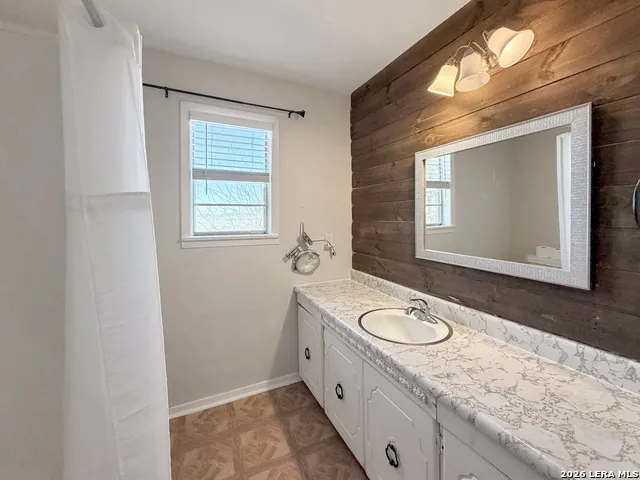 231 Vip Canyon Lake, TX 78133