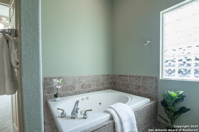 451 Winding View New Braunfels, TX 78132
