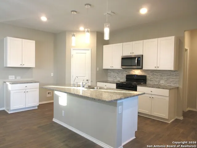 133 Middle Green Floresville, TX 78114