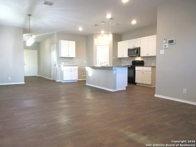 133 Middle Green Floresville, TX 78114