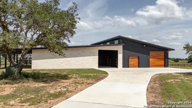 3466 Levi Sloan Road Victoria, TX 77904
