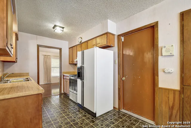 323 Shin Oak Live Oak, TX 78233