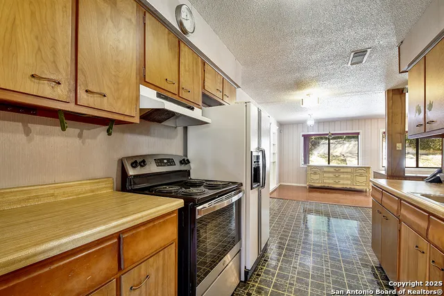 323 Shin Oak Live Oak, TX 78233