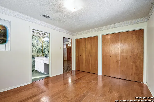 323 Shin Oak Live Oak, TX 78233