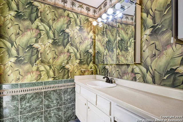 323 Shin Oak Live Oak, TX 78233