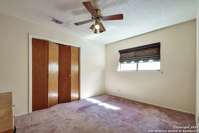 323 Shin Oak Live Oak, TX 78233