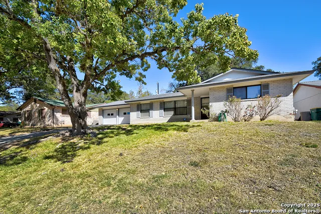 323 Shin Oak Live Oak, TX 78233