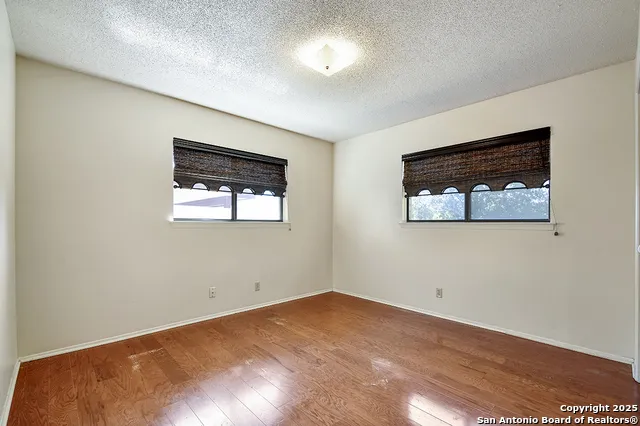 323 Shin Oak Live Oak, TX 78233