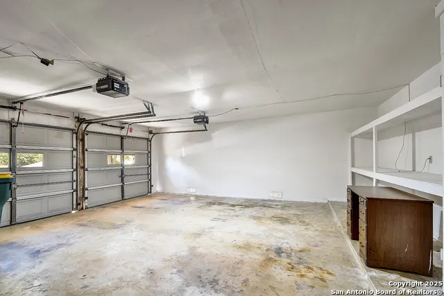 323 Shin Oak Live Oak, TX 78233