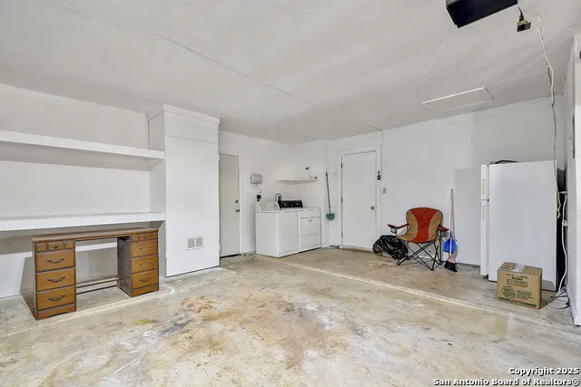 323 Shin Oak Live Oak, TX 78233