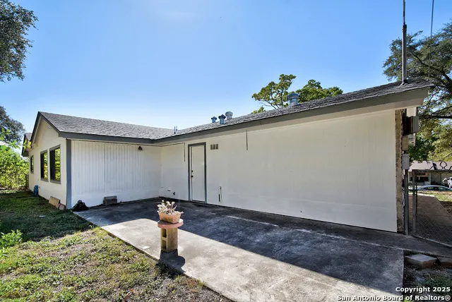 323 Shin Oak Live Oak, TX 78233