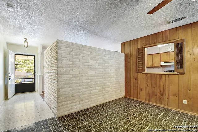 323 Shin Oak Live Oak, TX 78233