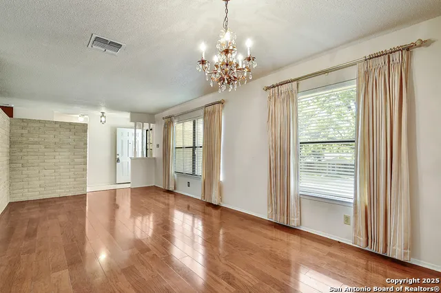 323 Shin Oak Live Oak, TX 78233