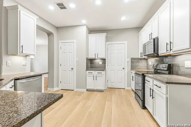 1921 Walter Raleigh Windcrest, TX 78239